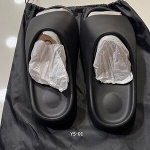 Yeezy YS-01 Black Slides